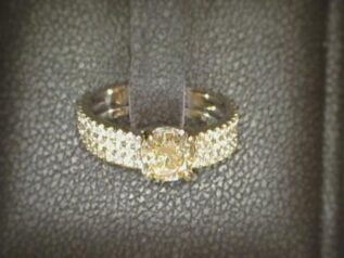 GIA-6482859148
COLOR: H
CLARITY: VS2