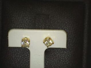 STUD EARRING